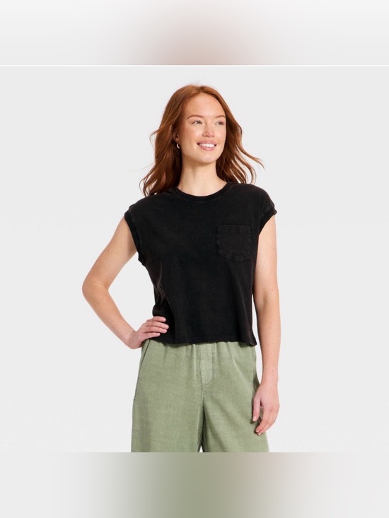 Universal Thread Tops - Universal Thread Women’s Short Sleeve Mid-Length Pocket T-Shirt Size Medium
